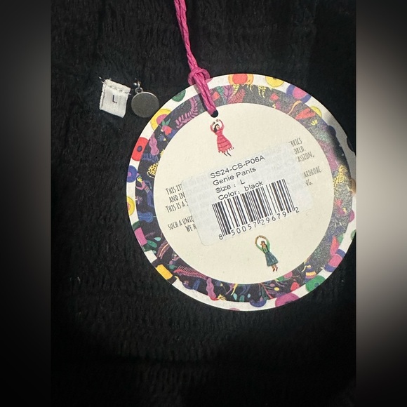 NWT CeliaB Genie Crochet Shorts. Size Large. - Picture 5 of 6